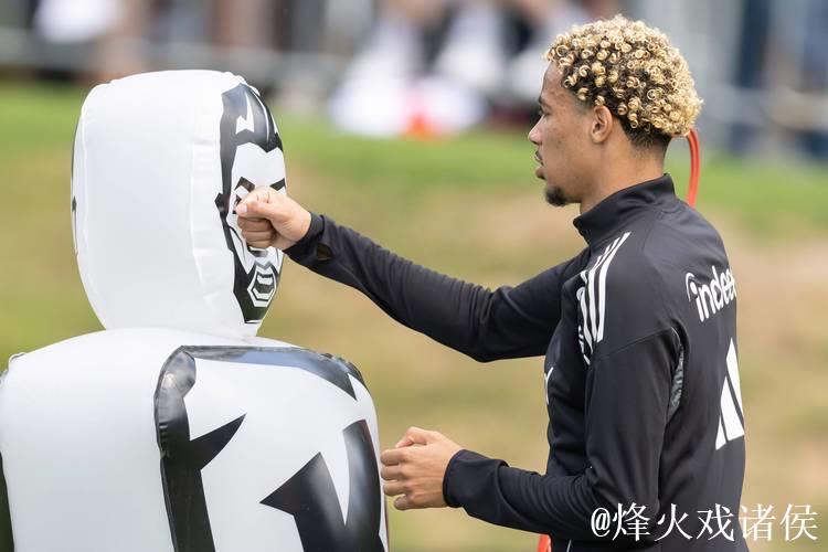 德天空:纽卡正努力与埃基蒂克达口头协议,今日将进行新一轮会谈 德天空:纽卡正努力与埃基蒂克达口头协议,今日将进行新一轮会谈